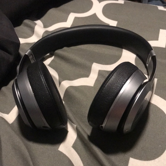 beats solo 3     grey/black    great condition - Picture 4 of 4